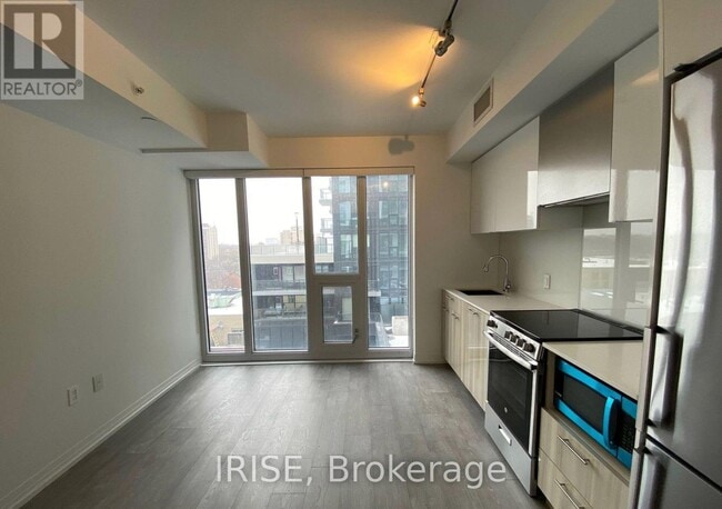 Building Photo - 251 Jarvis St