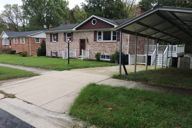 Building Photo - 2116 Trafalgar Dr