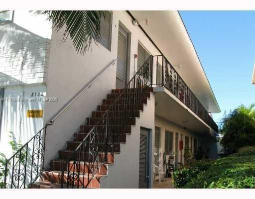 Foto del edificio - 8132 Harding Ave