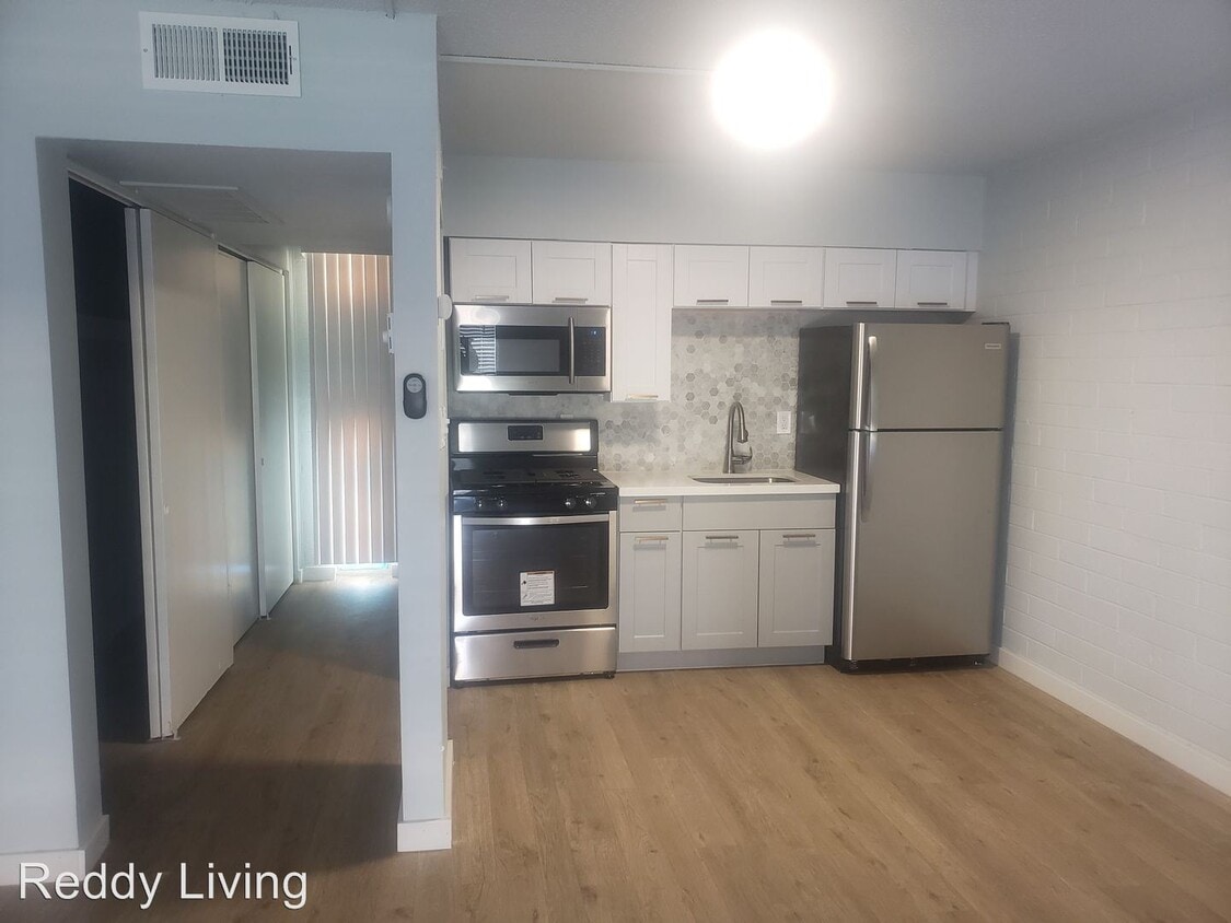 Primary Photo - 2420 N 24th St