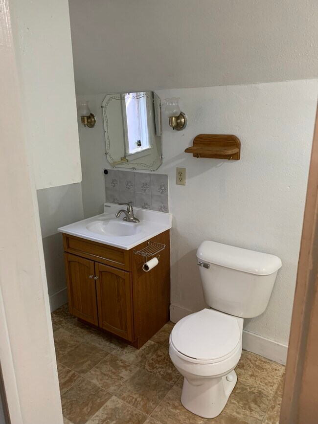 Bathroom - 452 N Franklin St