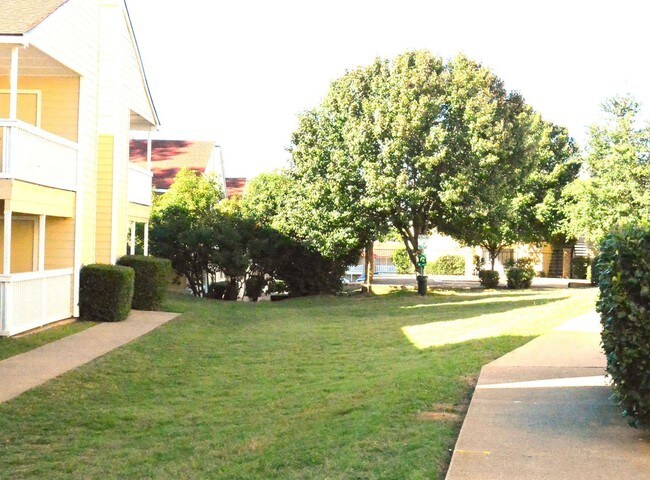 Huntington Hills Apartments photo'