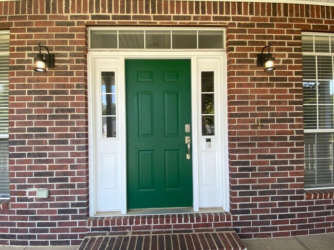 Foto del edificio - Spacious 4 Bedroom Home in Fayetteville!!
