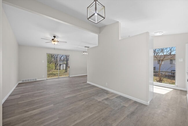 Building Photo - 250 Countryside Dr