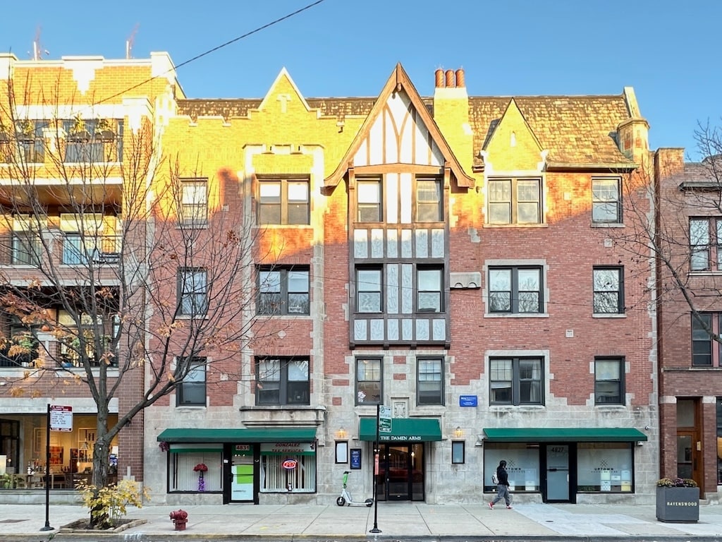 Primary Photo - 4834 N Damen Ave