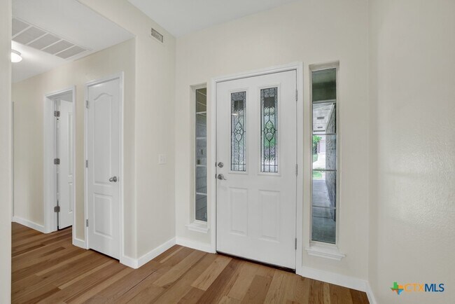 Building Photo - 2116 Bentwood Dr