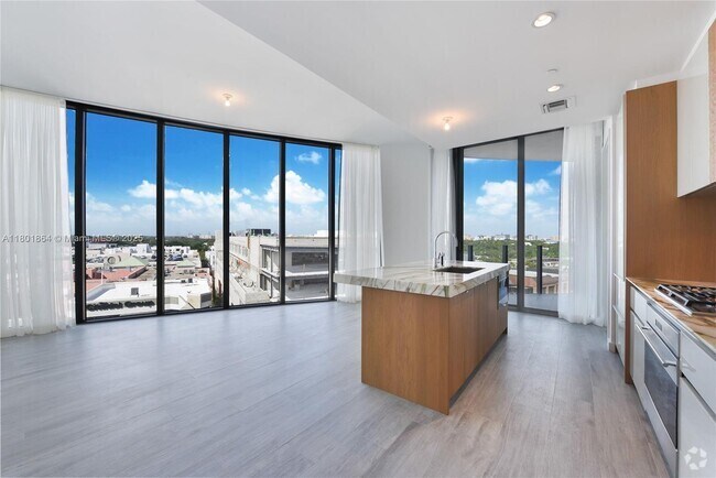 Building Photo - 2831 S Bayshore Dr