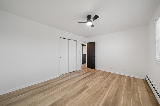 Building Photo - 245 Country Club Dr