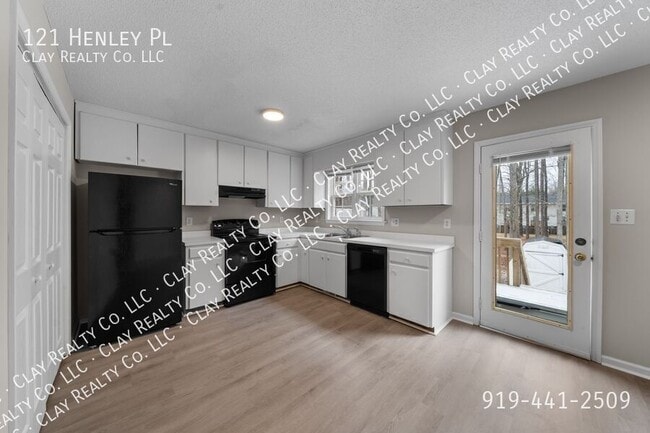 Building Photo - 121 Henley Pl