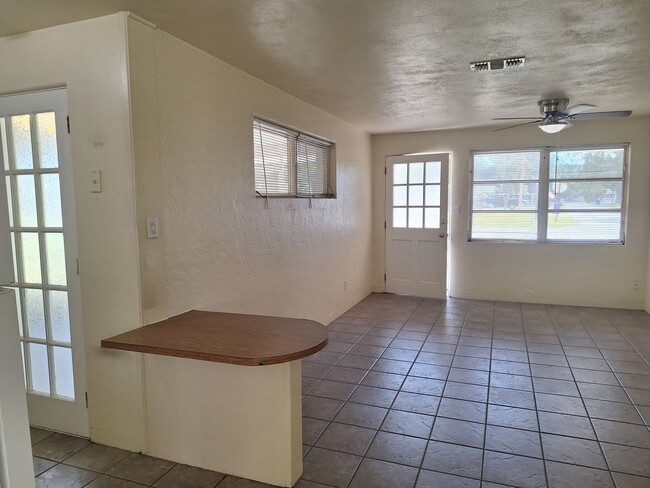 Building Photo - 2BR 1.5BA SINGLE FAMILY HOME-EDGEWATER