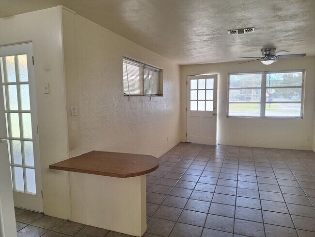 Foto del edificio - 2BR 1.5BA SINGLE FAMILY HOME-EDGEWATER