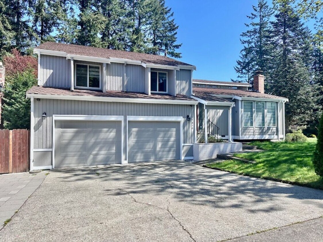 Primary Photo - Charming 3 Bedroom home with fenced yard