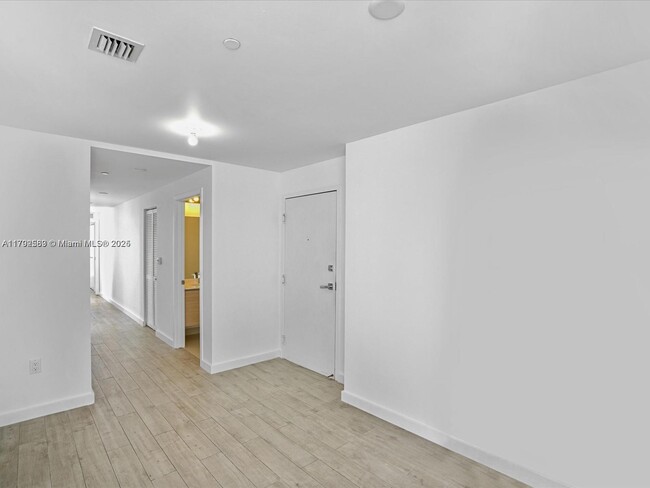 Foto del edificio - 600 NE 27th St