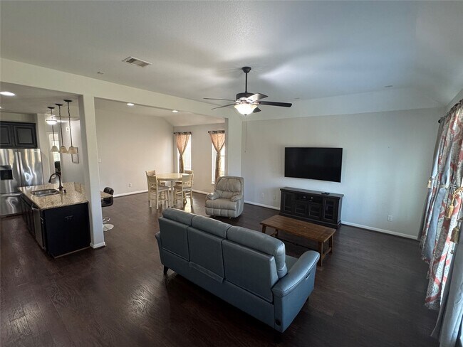 Foto del edificio - 5310 Royal Press Dr