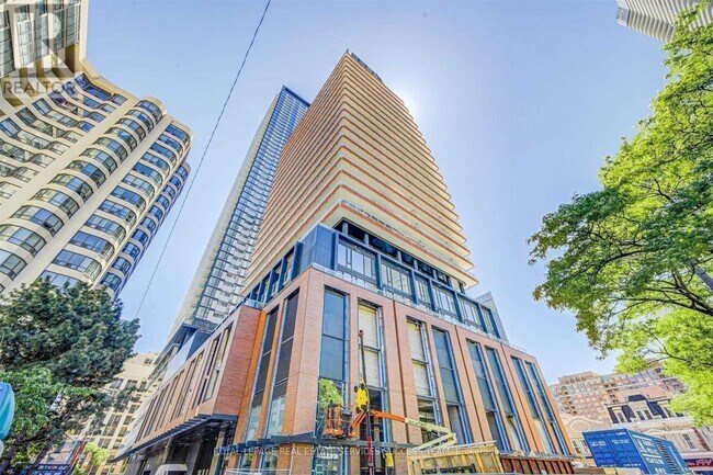 Building Photo - 501 Yonge St