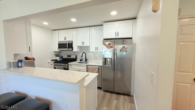 Foto del edificio - 50 W Lindsley Rd