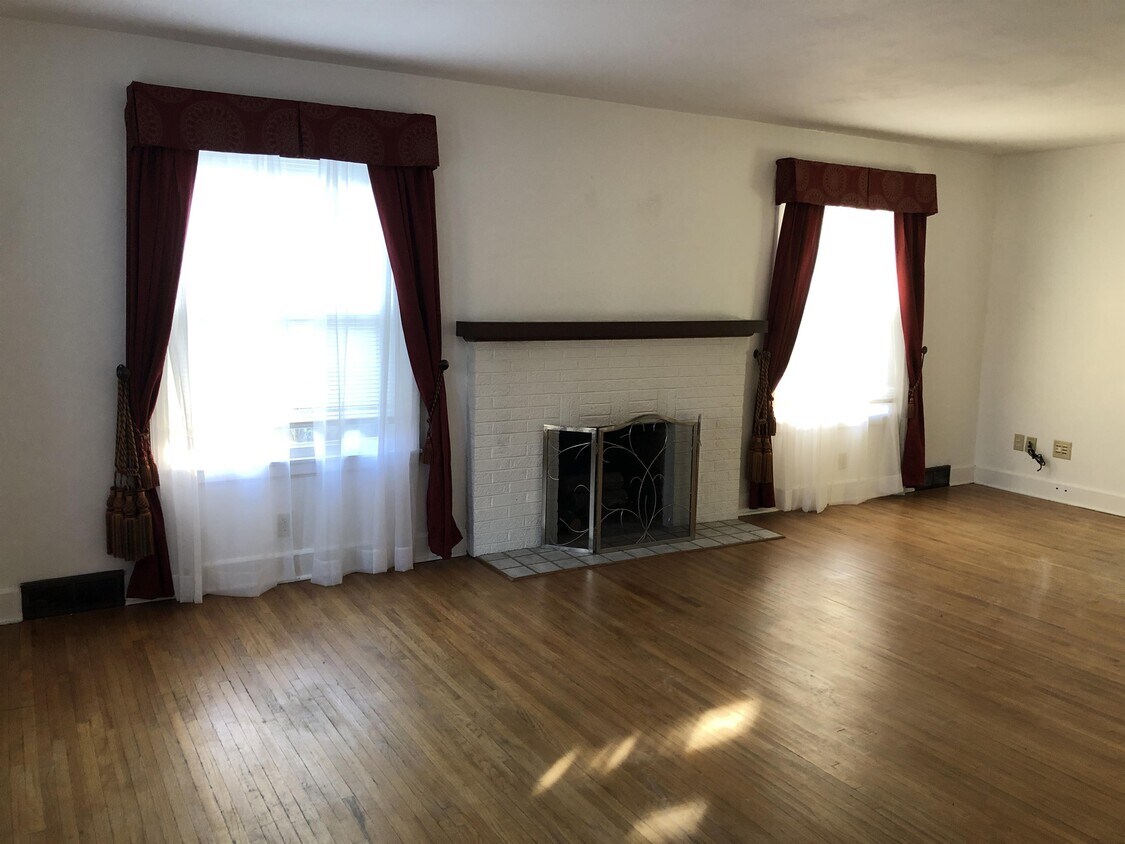 Primary Photo - 1340 S Benson Blvd