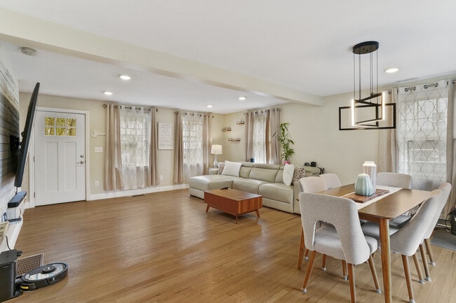 Building Photo - 253 Porter Ave