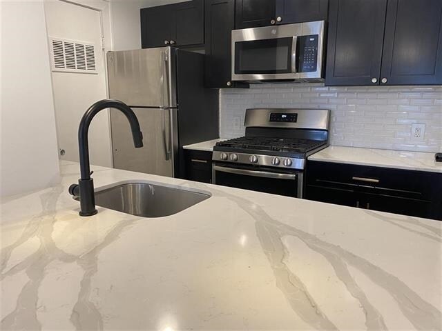 Foto del edificio - 1024 Clinton St