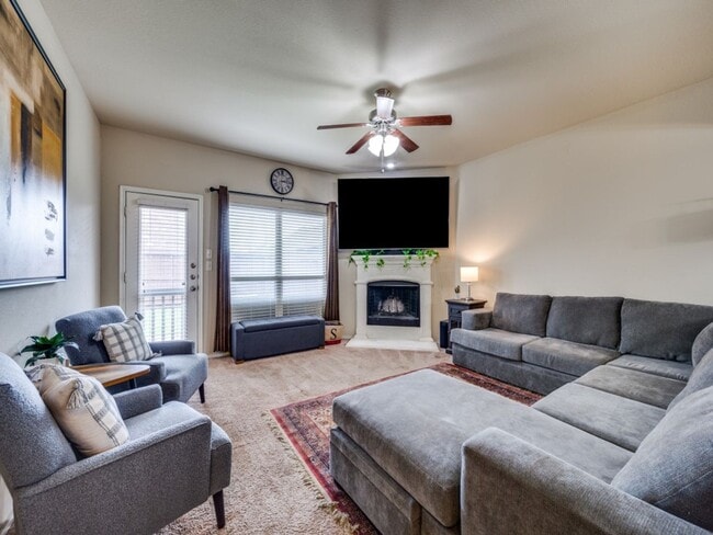 Foto del edificio - 8920 Deadwood Ln