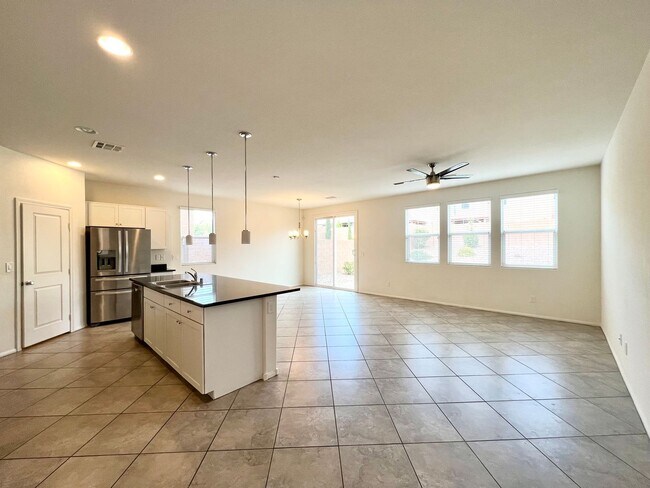 Building Photo - 9198 Valley Betica Ave
