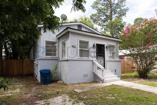 Building Photo - Unit