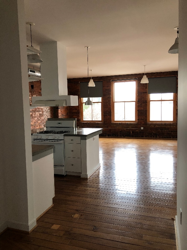 Primary Photo - 506 S Elm St