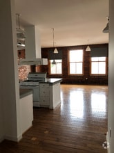 Building Photo - 506 S Elm St