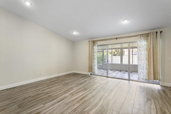 Building Photo - 507 Padua Cir NE