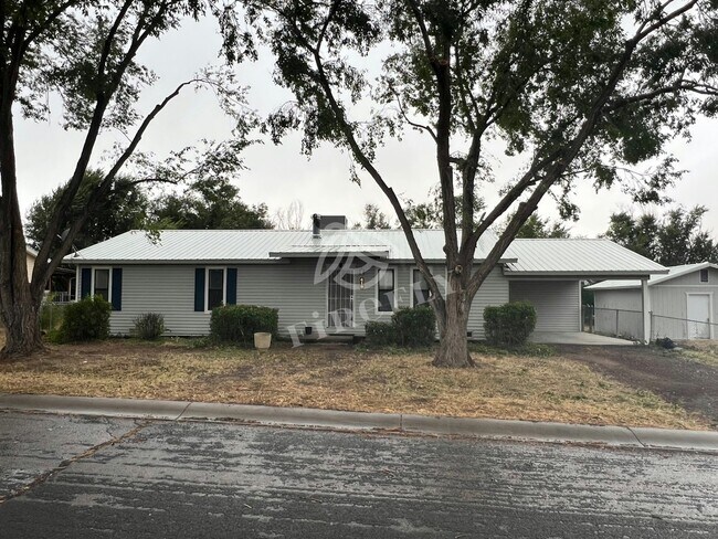 Building Photo - 410 S El Cajon Cir