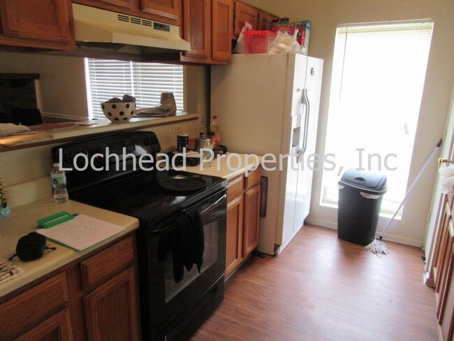 Building Photo - 821 Colchester Dr