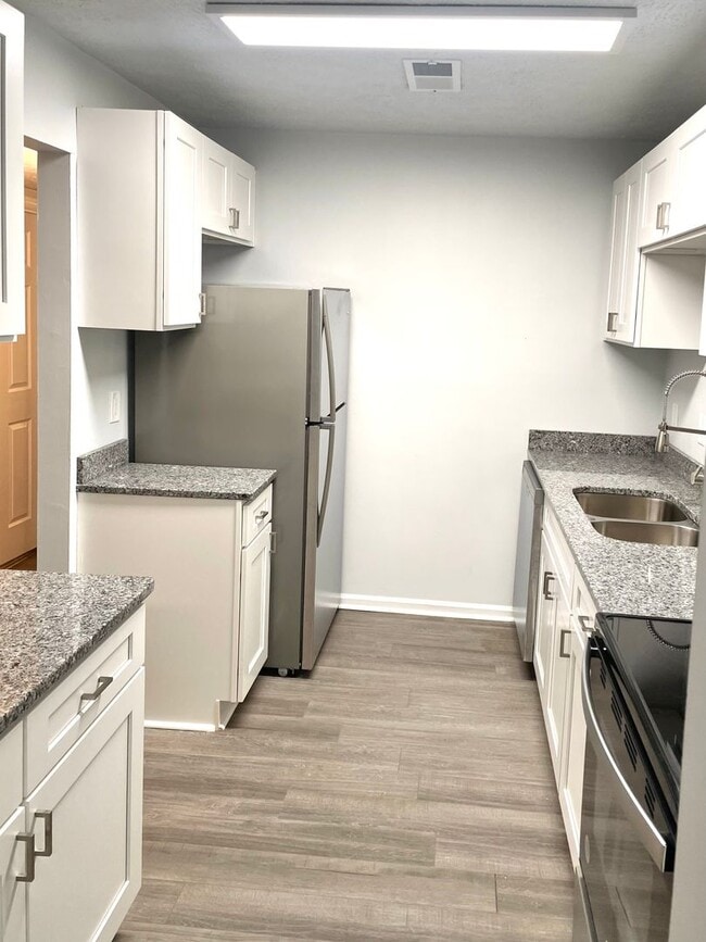 Interior Photo - 1711 Apartments