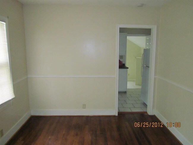 Building Photo - 409 Sherwood Rd