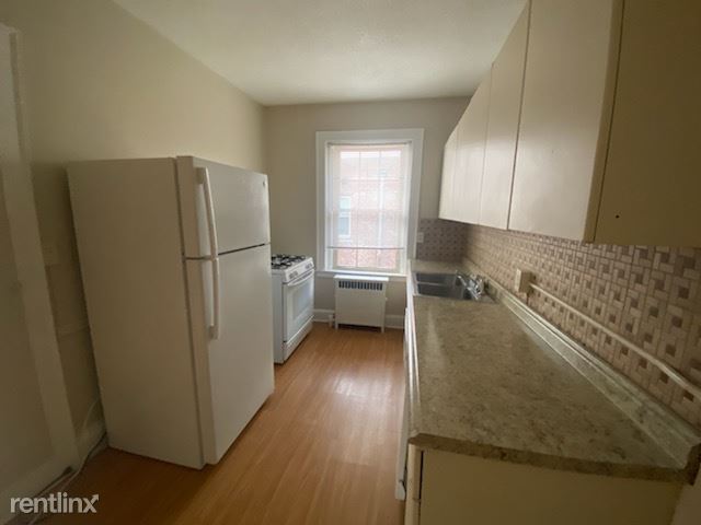 Building Photo - 3 br, 1 bath Apartment - 835 Elm St C1