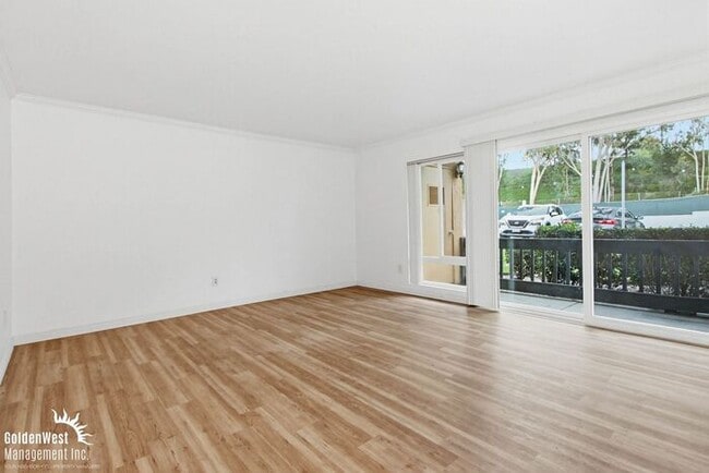 Foto del edificio - Charming 2Bdm 2Ba Condo in a Gated Community in Rancho Bernardo!