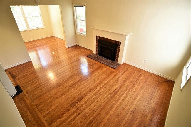 Building Photo - 124 Moss Ave