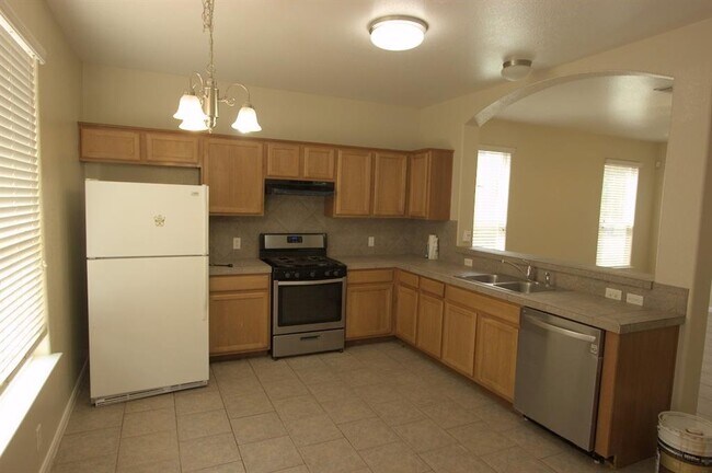 Building Photo - 2404 Allred Dr