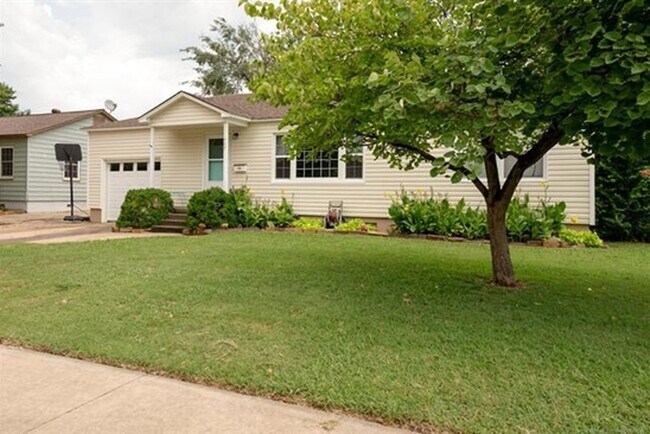 Frente - 407 N Cedar St