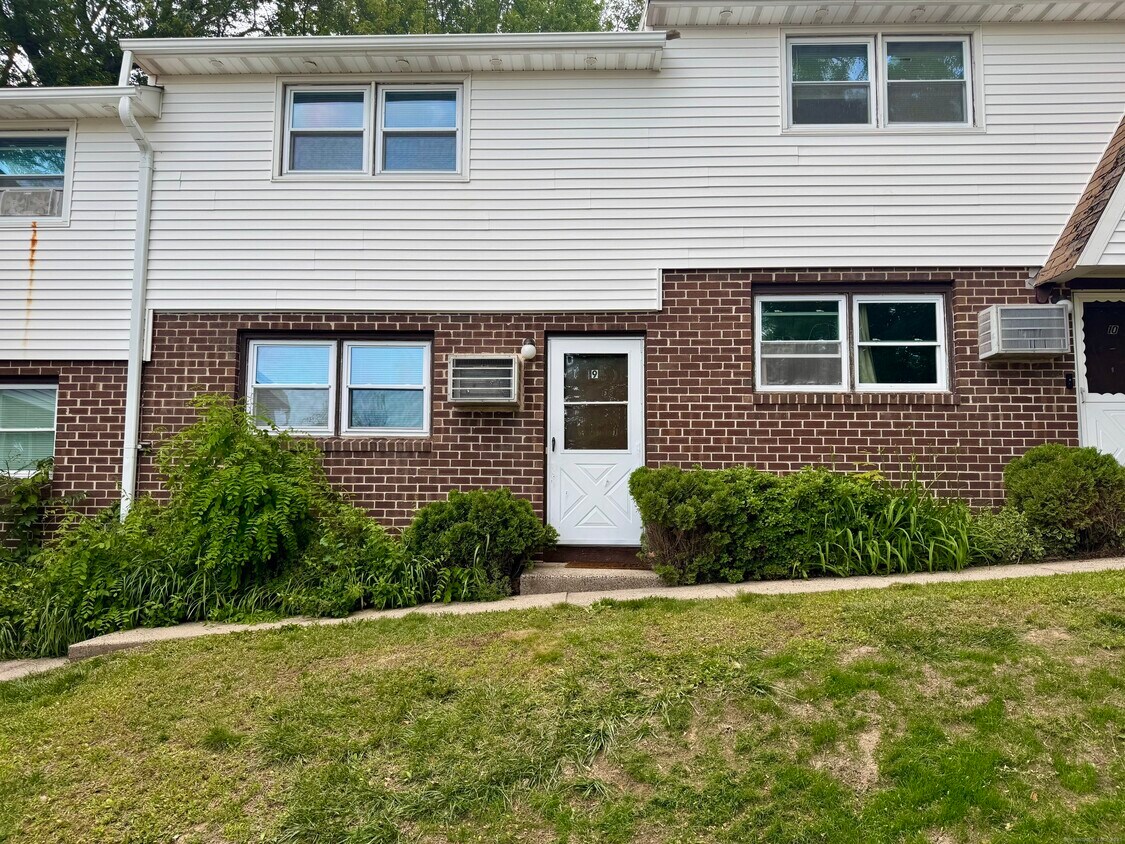 Primary Photo - 1370 Highland Ave
