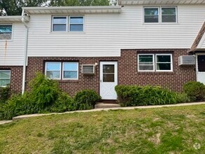 Building Photo - 1370 Highland Ave
