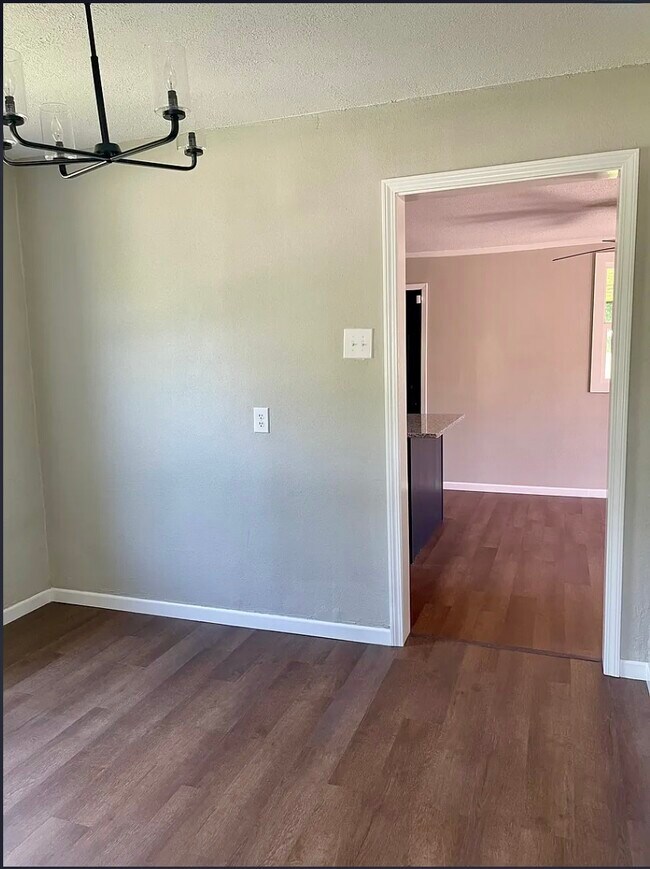 Foto del edificio - 1523 N Englewood Ave