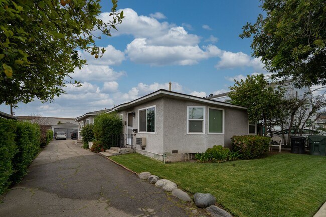Building Photo - 207 Mayflower Ave