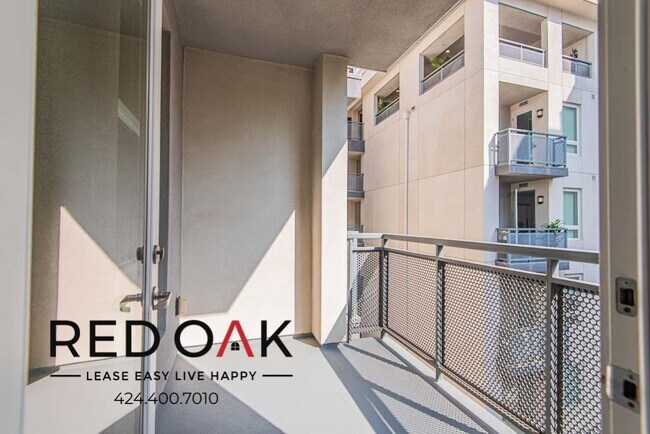 Building Photo - Luxurious Studio with Private Balcony, Cen...