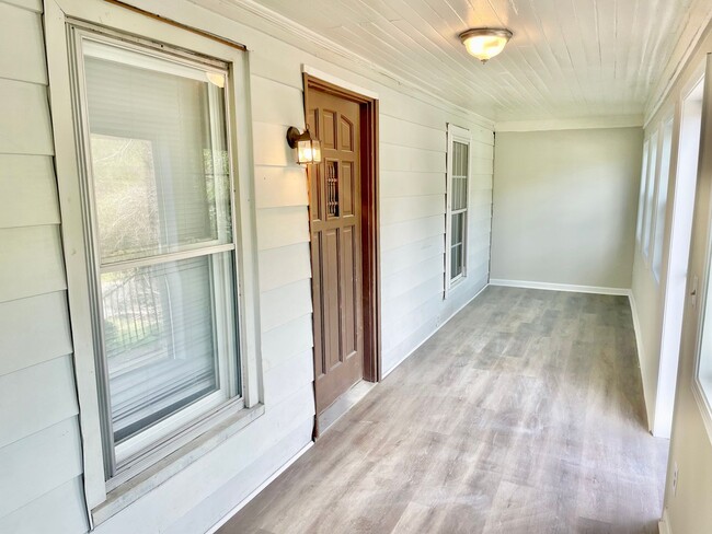 Building Photo - 1004 Highland Ave
