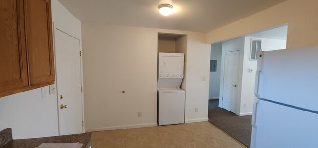Building Photo - 1240 W Newlands Dr