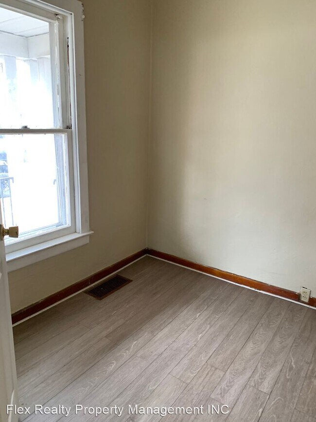 Building Photo - 2 br, 1 bath House - 3022 Chestnut Ave