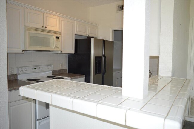 Building Photo - 8213 Sands Point Dr