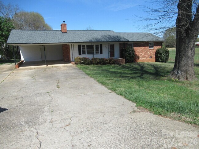 Building Photo - 1330 Davis Rd