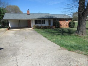 Building Photo - 1330 Davis Rd