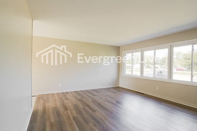 Foto del edificio - 4663 E Livingston Ave